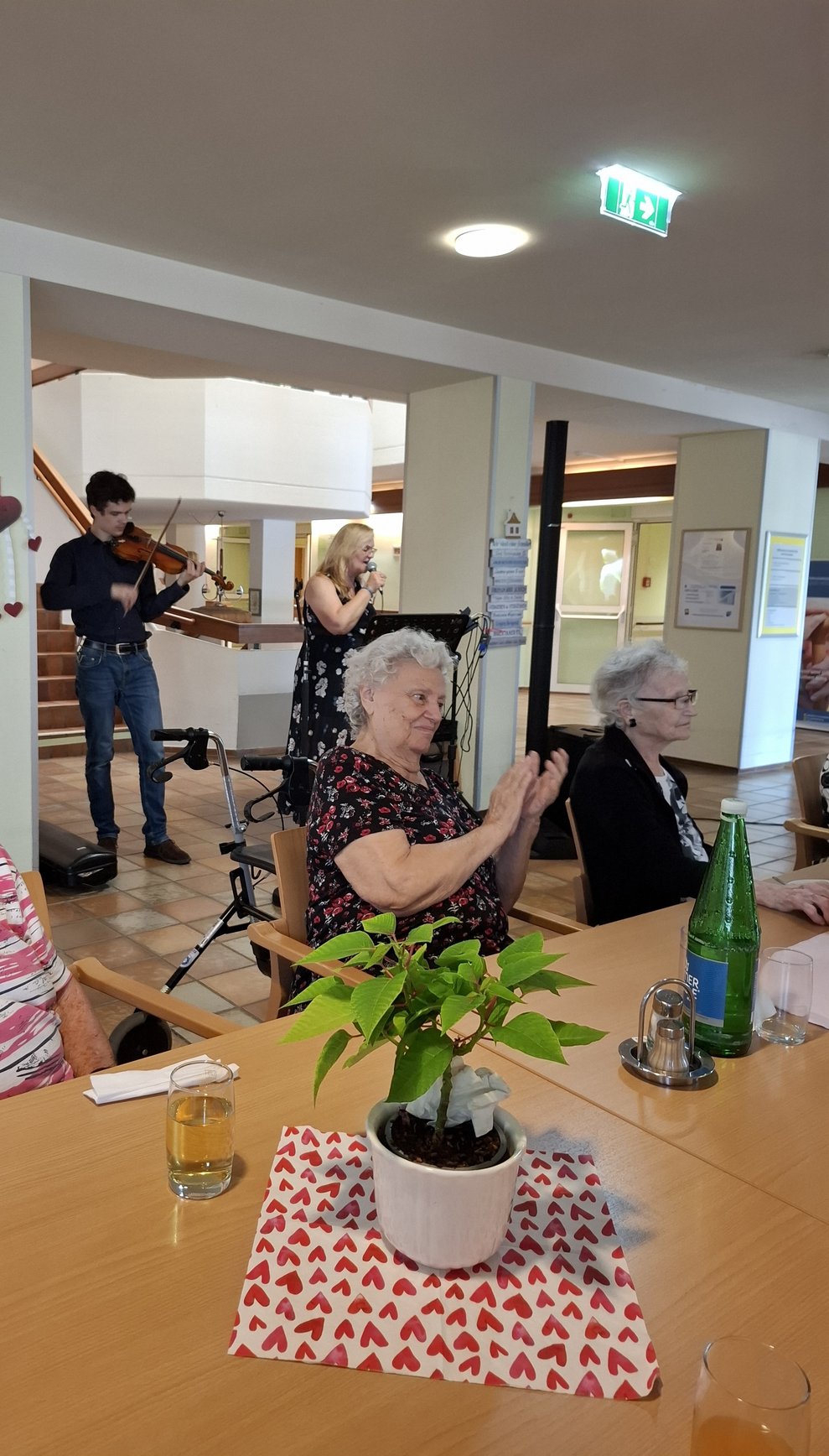 Live Musik von Michael und Sonja.
