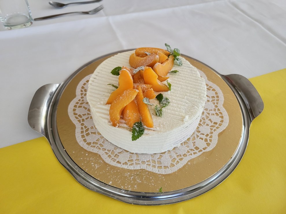 Eine Torte darf natürlich auch nicht fehlen.