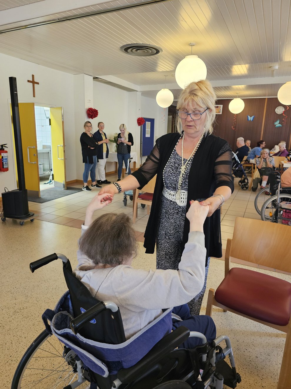 Frau P. mit ehrenamtlicher Mitarbeiterin Resi.