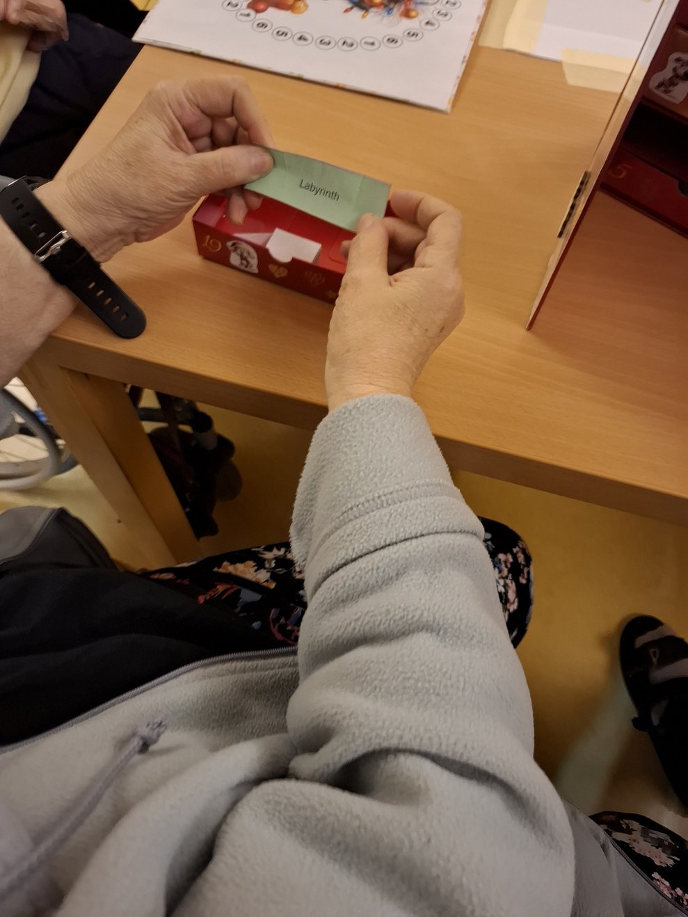 Die Aufgaben konnten alleine oder in der Gruppe bearbeitet werden.