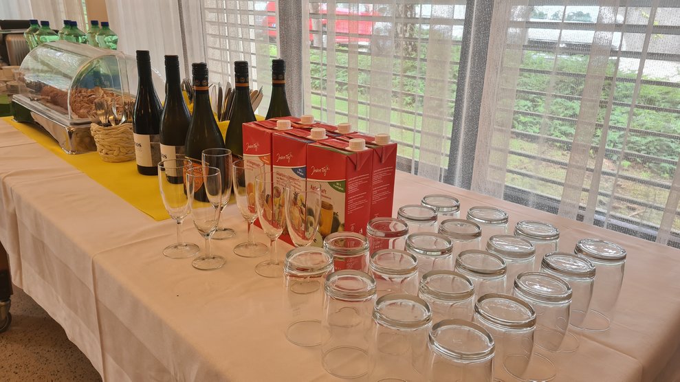 Das Getränke Buffet bietet alles was Mann sich wünscht.