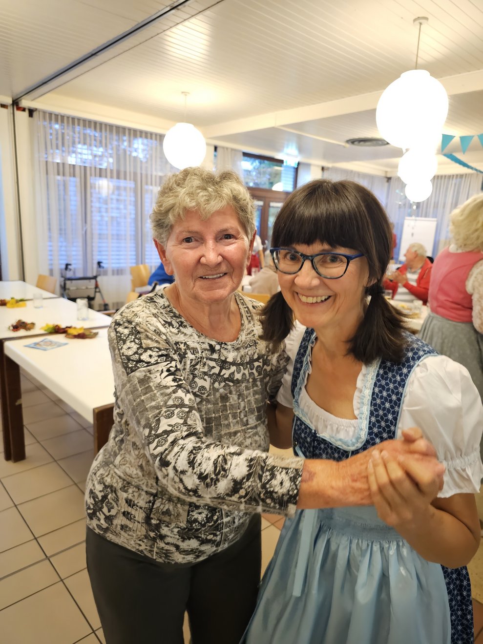 Frau B. und ehrenamtliche Mitarbeiterin Helga hatten sichtlich ihren Spaß.