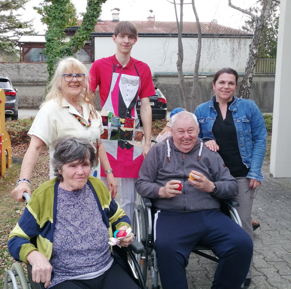 Das Eier "pecken" kann los gehen.