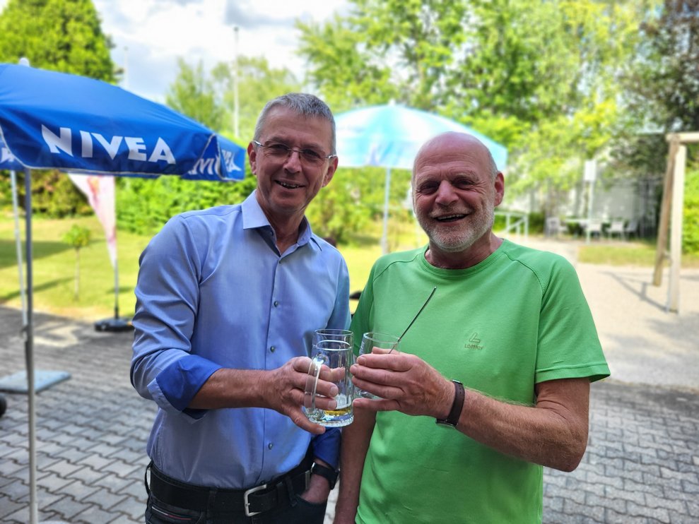 Unser pensionierter Haustechniker Herr Mayer beehrte uns und unterhielt sich mit den Festgästen. 