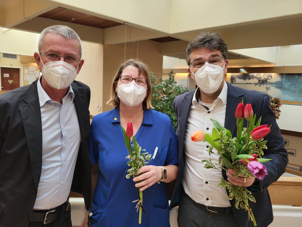 Die wunderschönen Tulpenstreußchen, in den Farben rot und lila, waren ein echter Hingucker.