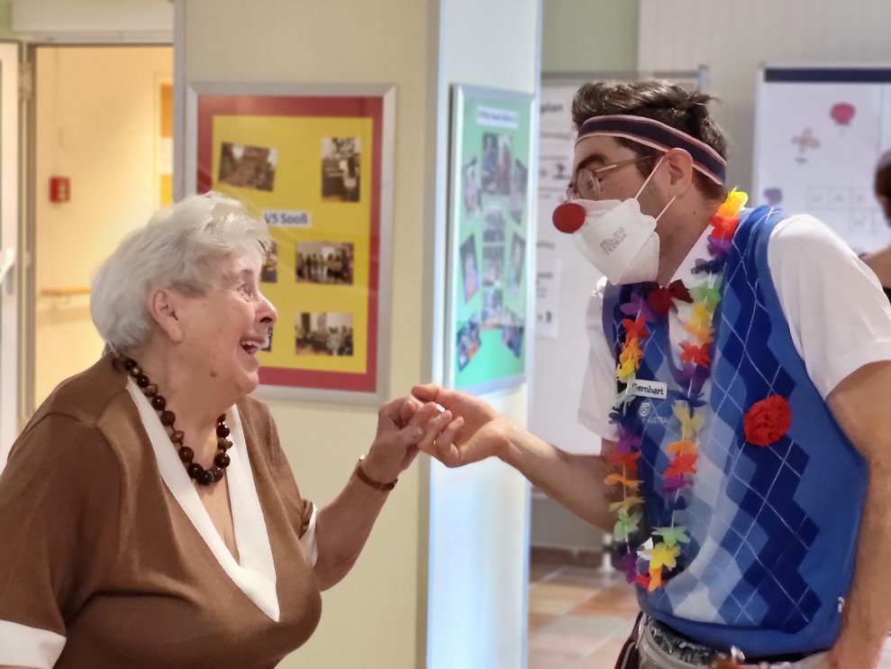 Für Frau W. gab es einen Handkuss von Clown Bernhard.