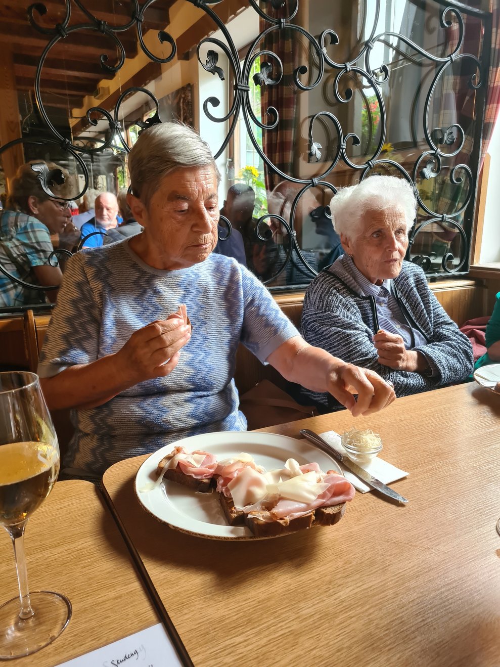 Ein gescheites Fleischbrot darf beim Heurigenbesuch natürlich nicht fehlen.