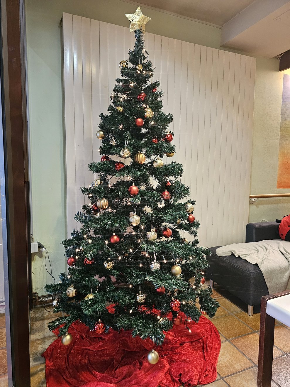 Der Christbaum wurde von den Bewohnern und den Mitarbeitern in jedem Wohnbereich geschmückt. 