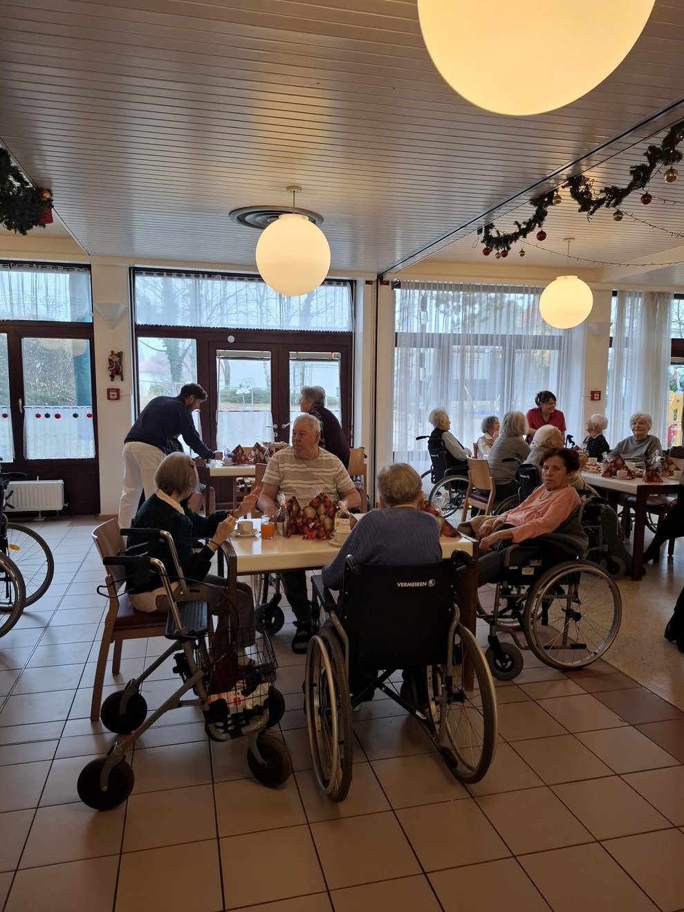 Bei der Bewohner Weihnachtsfeier feierten wir in gemütlicher Atmosphäre. 