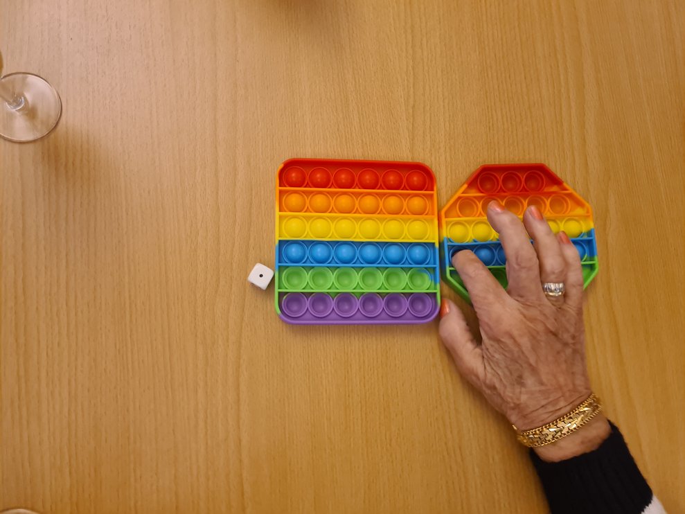 Pop it ist ein Würfelspiel.