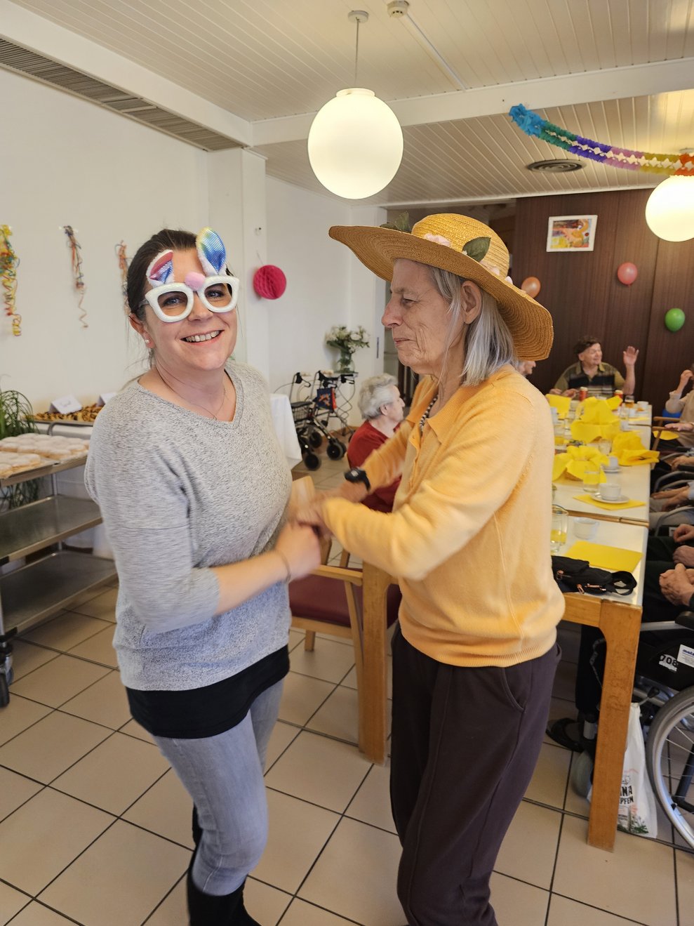 Pflegedirektorin Frau Weichhart Michaela erfreute sich an den vielen lachenden Gesichtern.