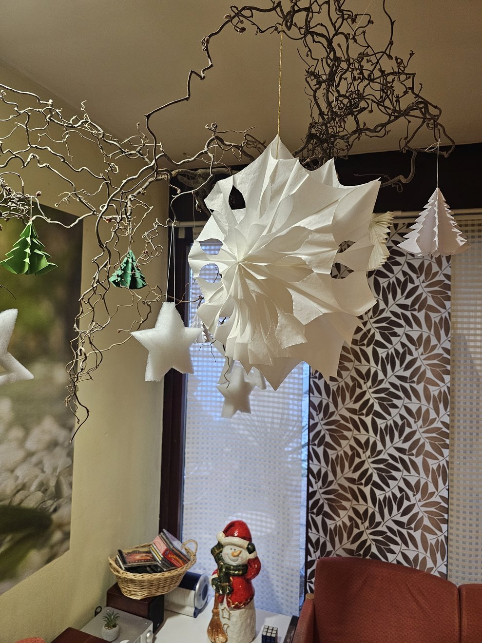 Die selbst gestaltete Dekoration der Wohnbereich ist ein echter Hingucker.