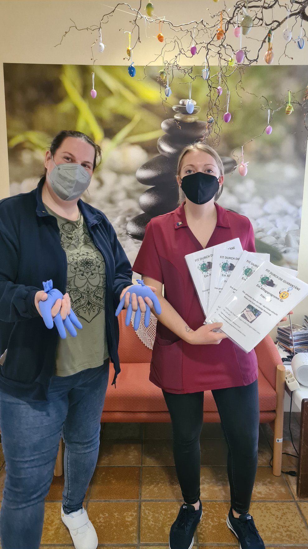 Vor dem Austeilen der personalisierten Quarantäne Folder.