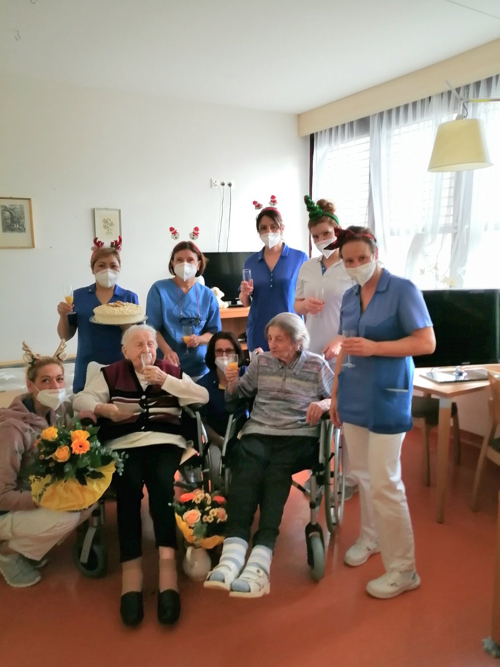 Das diensthabende Team gratuliert den beiden Damen im Namen des gesamten Teams des PBZ Bad Vöslau. 